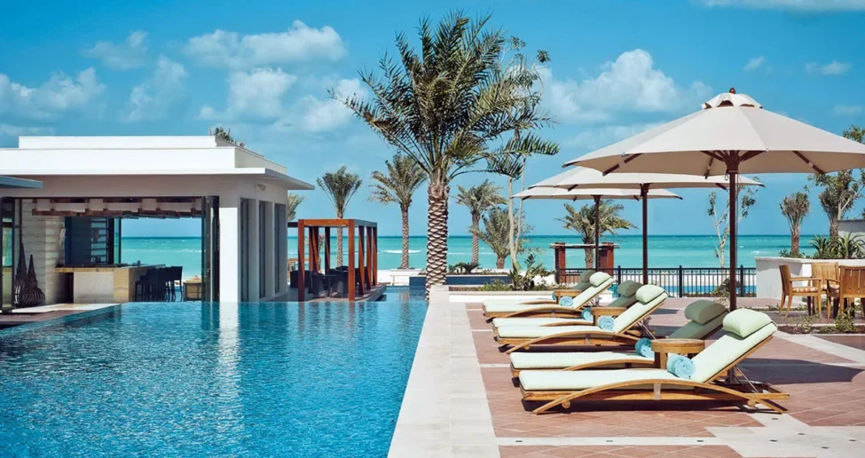 St Regis Saadiyat Island piscine