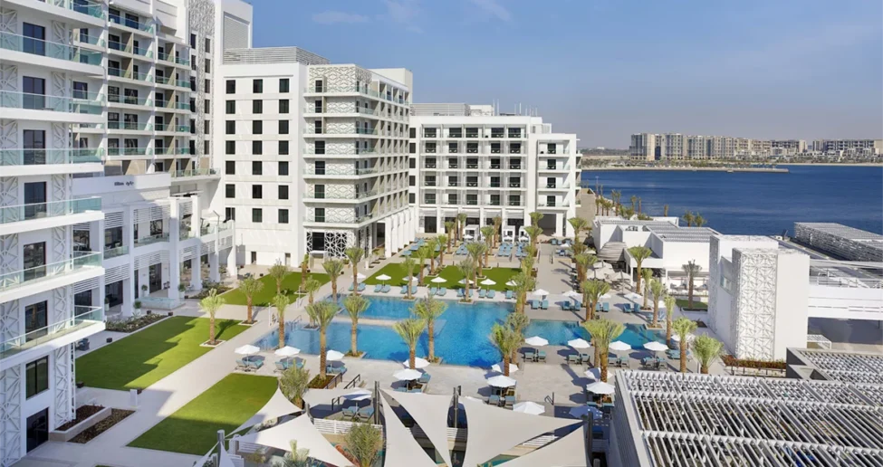 Hilton Yas Island piscine