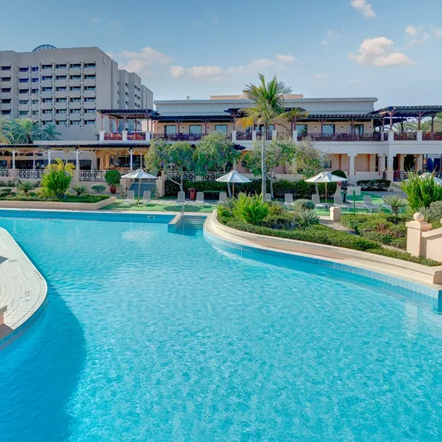 InterContinental Muscat piscine